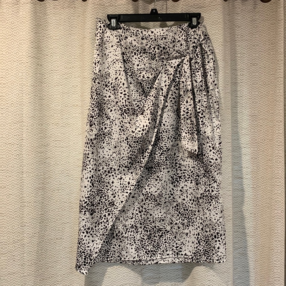 Black and white patterned mid length skirt from Nine West